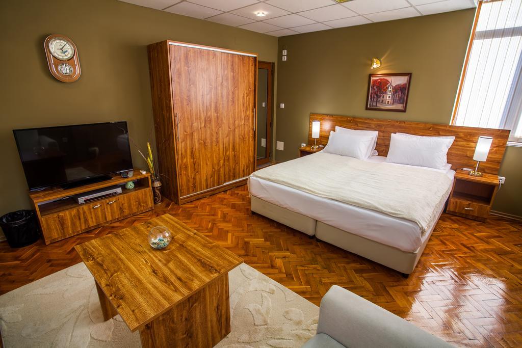 ימבול Panorama Top Floor Rooms In Hotel Tundzha מראה חיצוני תמונה