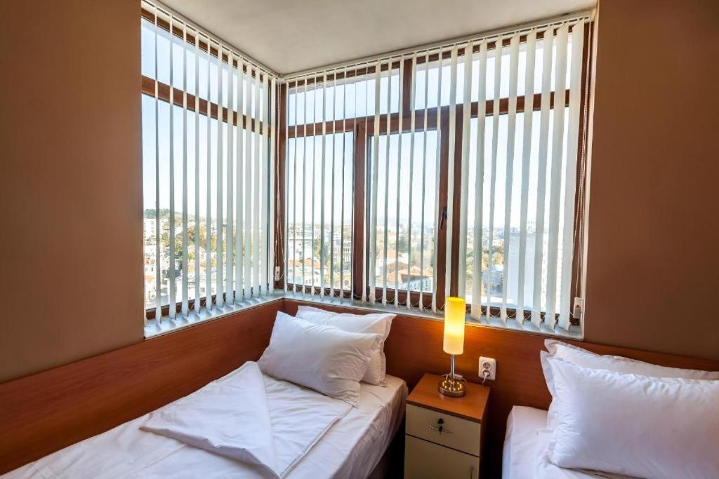 ימבול Panorama Top Floor Rooms In Hotel Tundzha מראה חיצוני תמונה